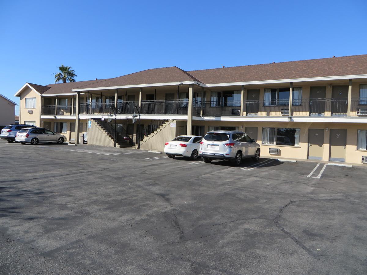 Sandpiper Motel Costa Mesa Exterior photo